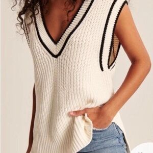 Abercrombie White Jumper / Sweater Vest